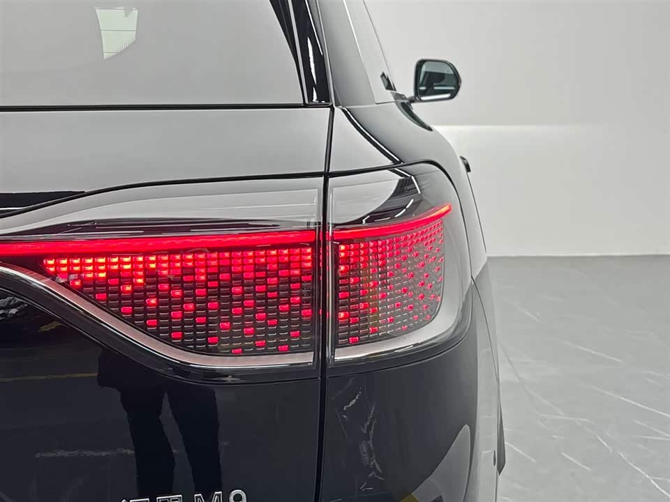 AITO Ask the world M9