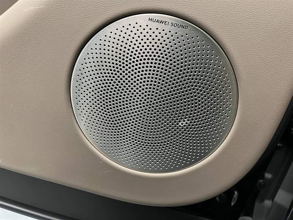 AITO Ask the world M9