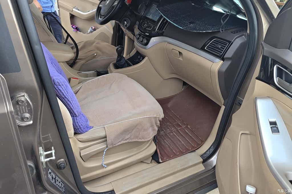 Wuling 730, 2014 8