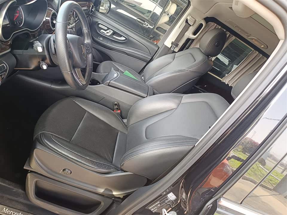 Mercedes-Benz V-class