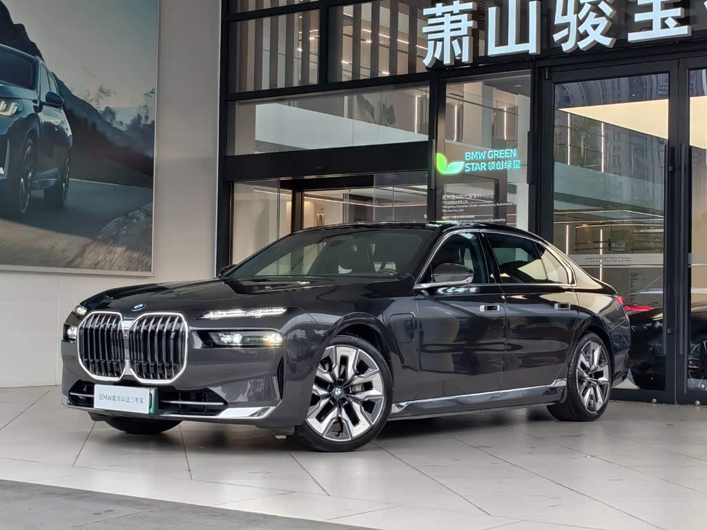 BMW i7