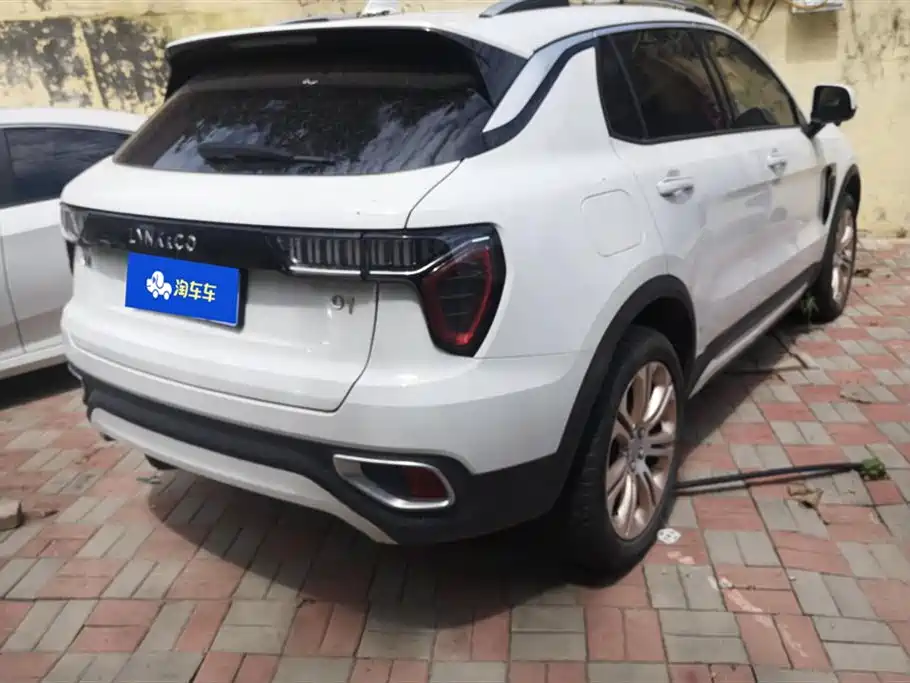 Lynk & Co 01