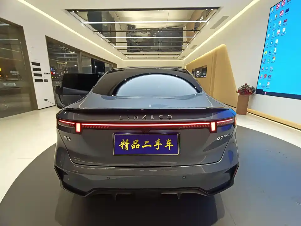 Lynk & Co 07 EM-P