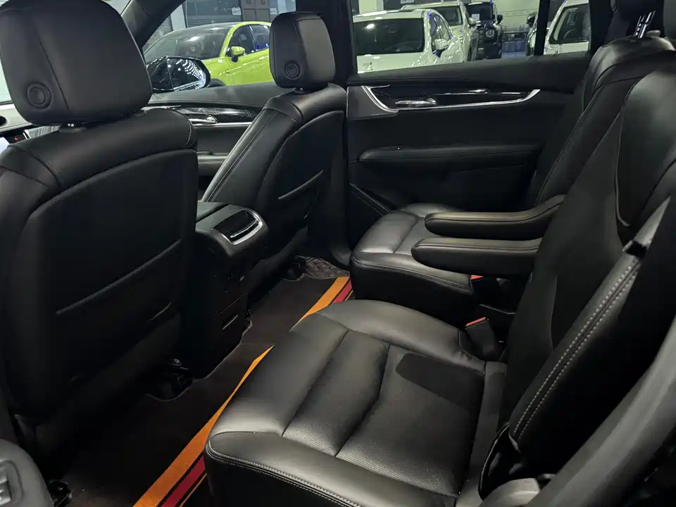 Cadillac XT6