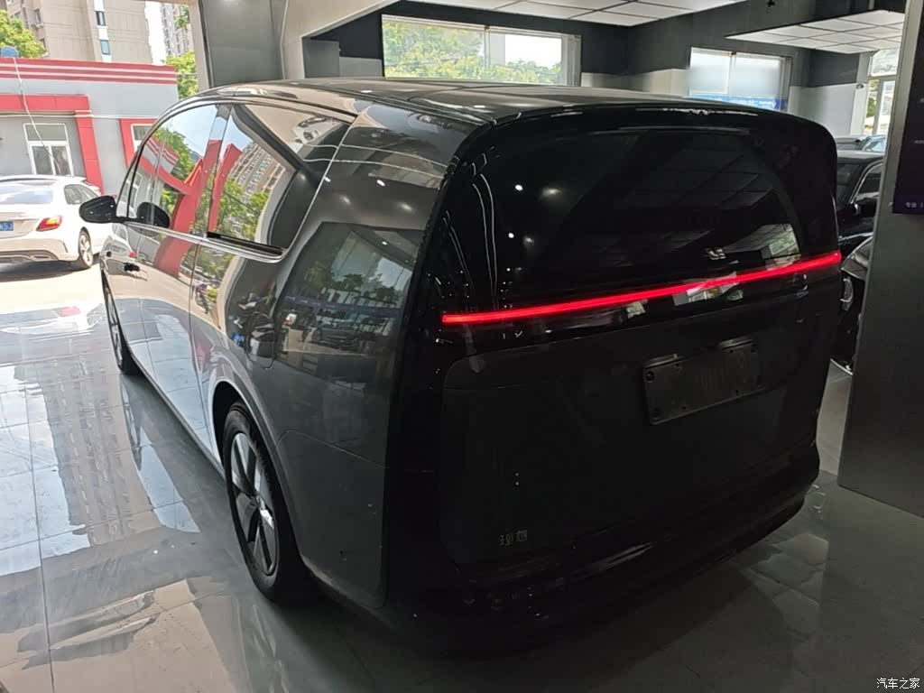 Li Auto MEGA, 2025 все фото