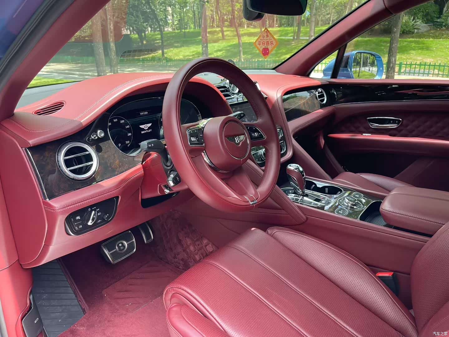 Bentley Bentayga, 2020 8