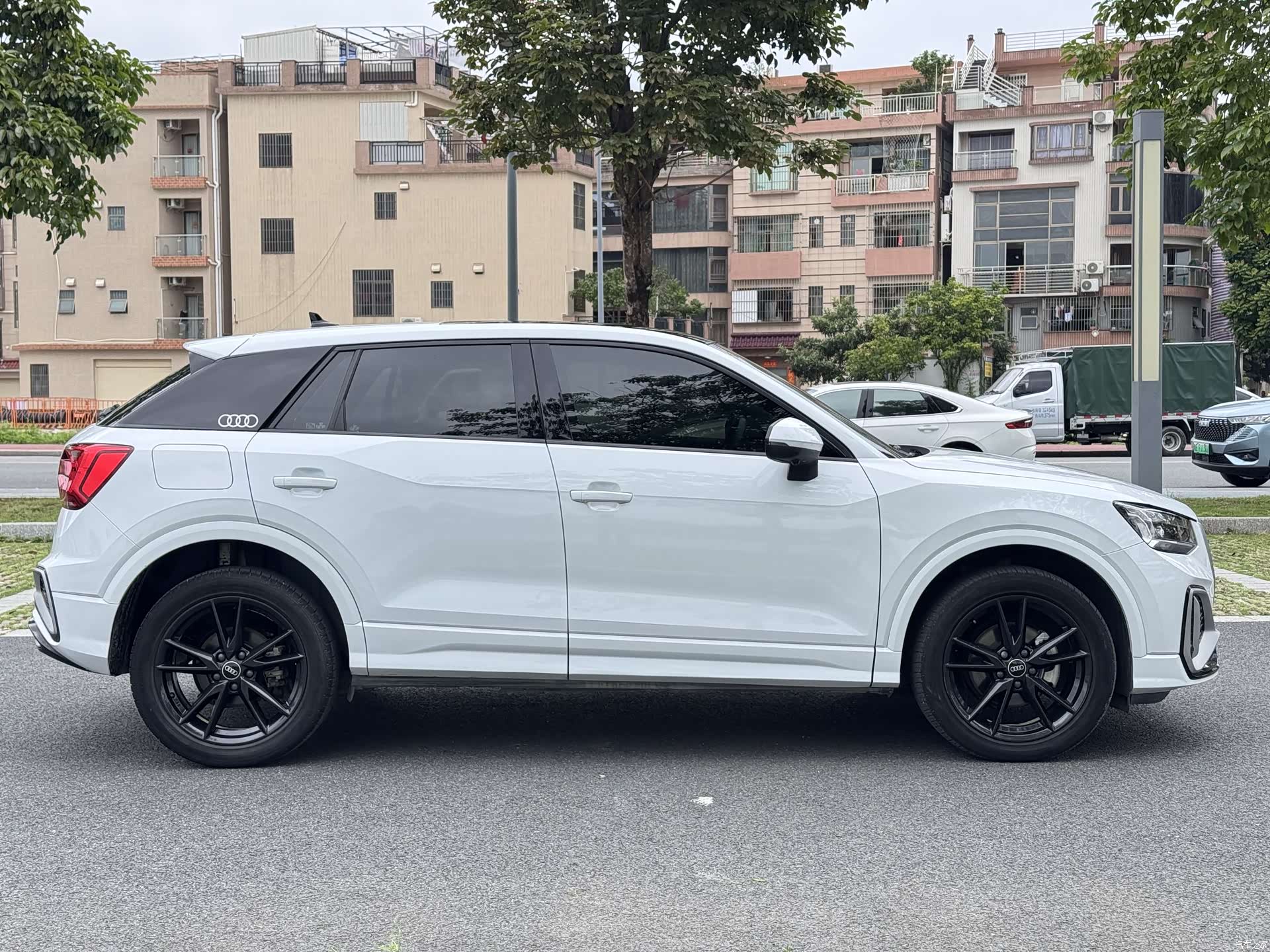 Audi Q2L, 2023 8