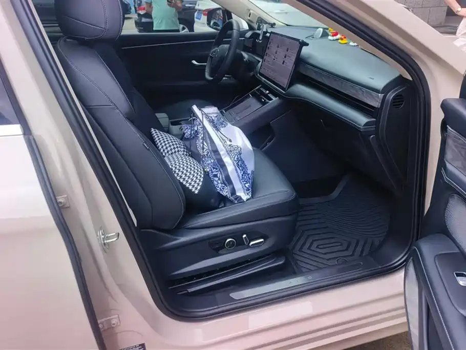 AITO Ask the world M5