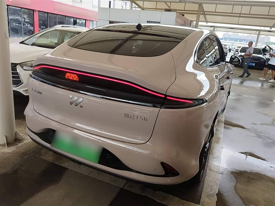 IM Motors Zhiji LS6 IM Motors Zhiji LS6