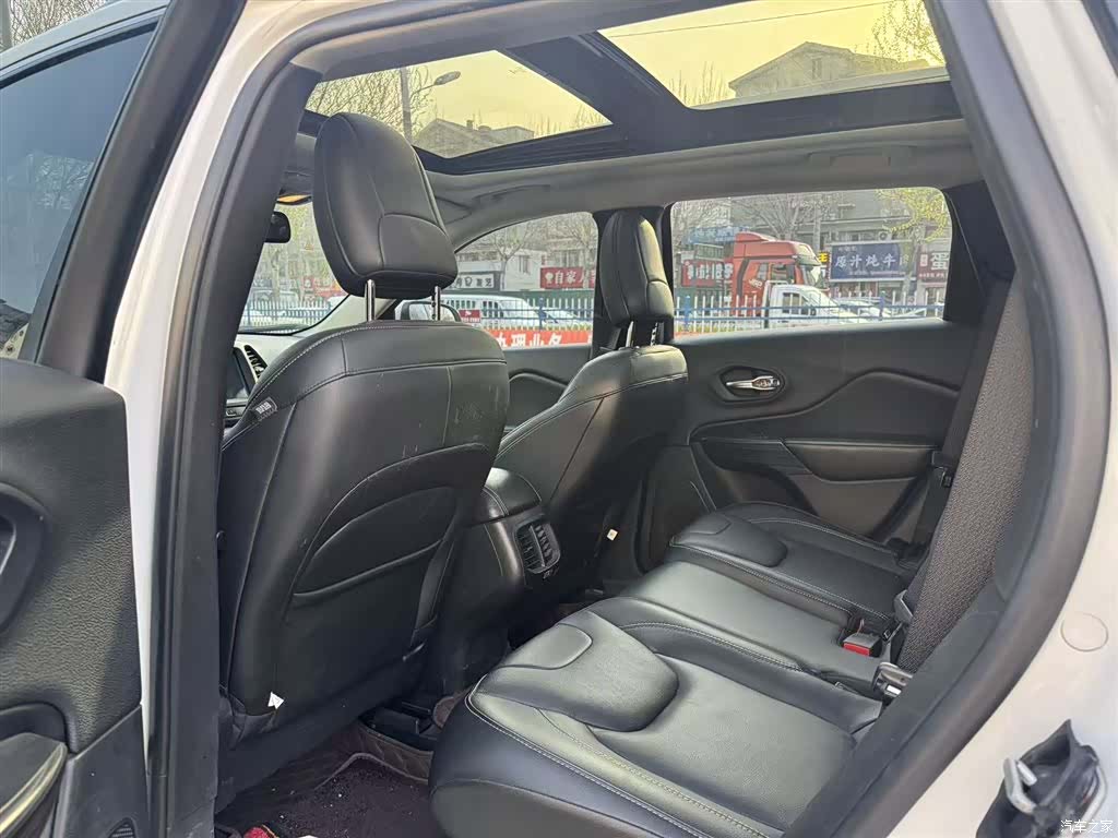 Jeep Cherokee, 2018 10