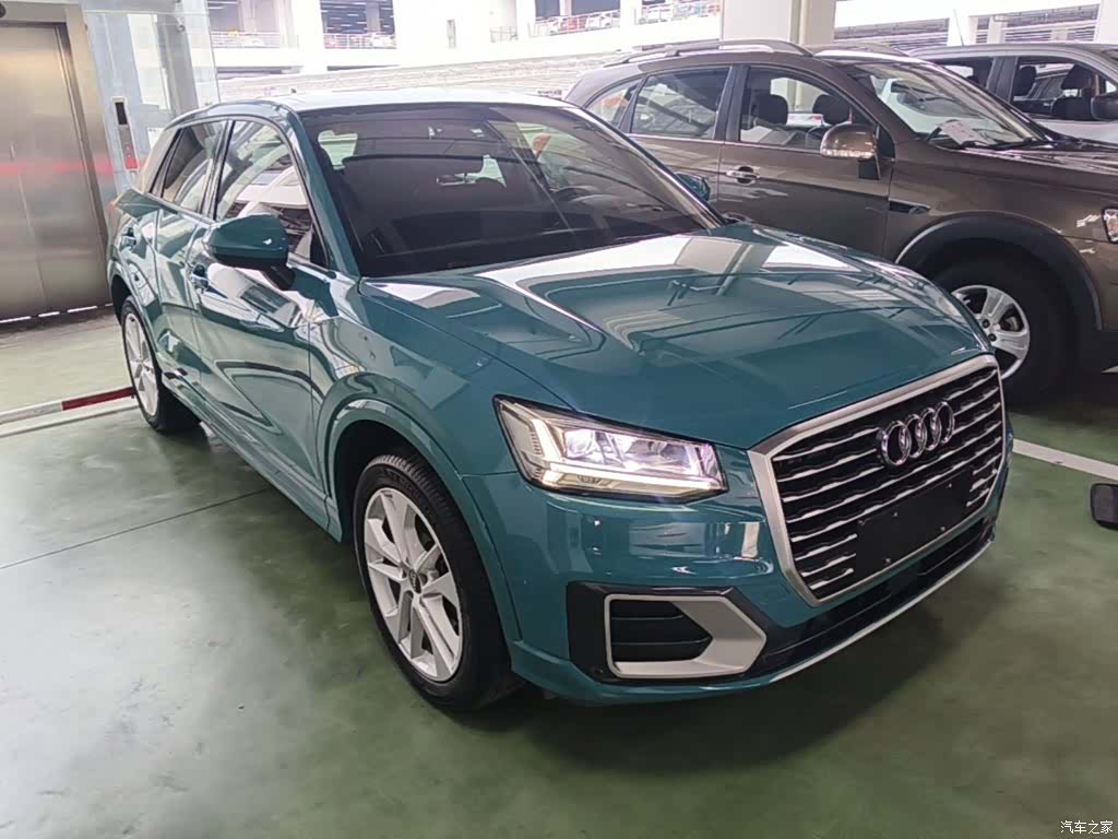 Audi Q2L, 2018 4