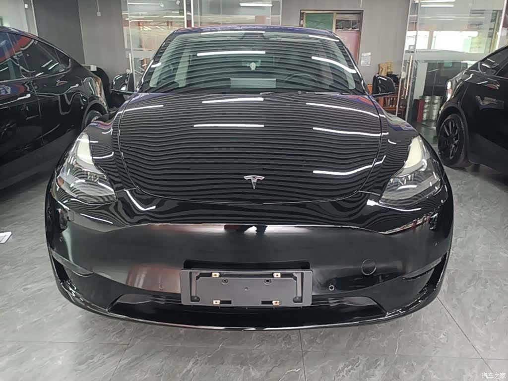 Tesla Model Y, 2022 3