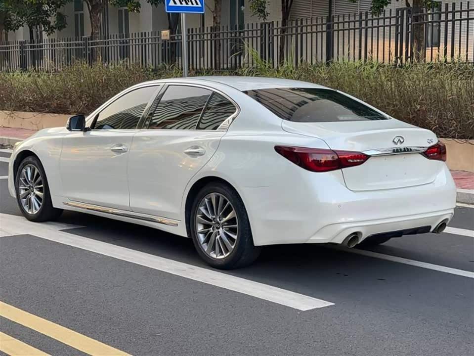 Infiniti Q50L