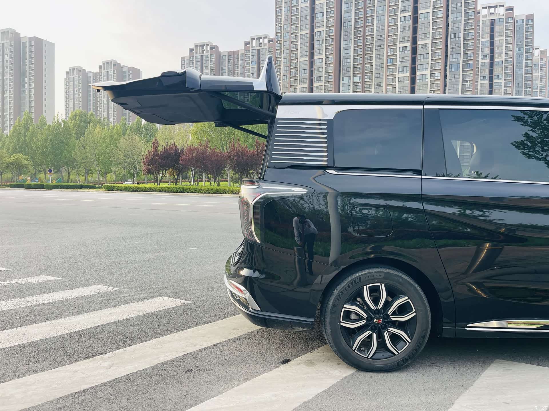 Hongqi HQ9, 2023 9