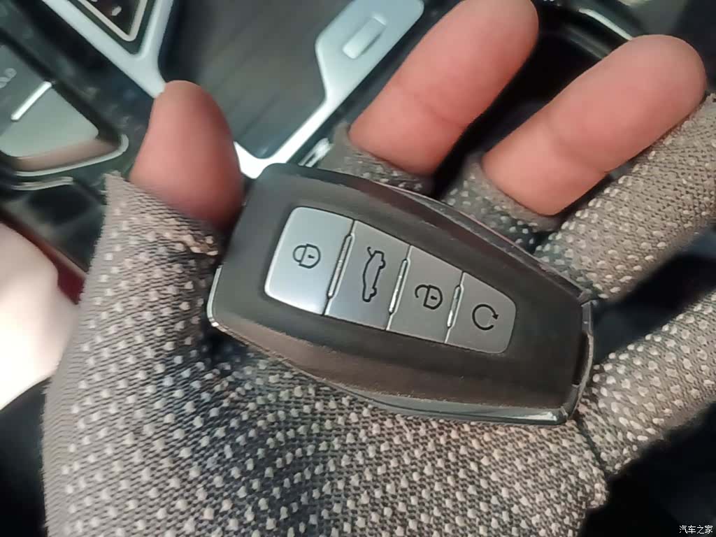 Geely Emgrand, 2021 9