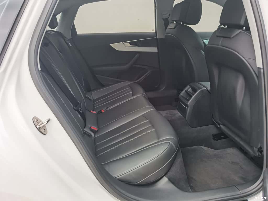 Audi A4L, 2023 26