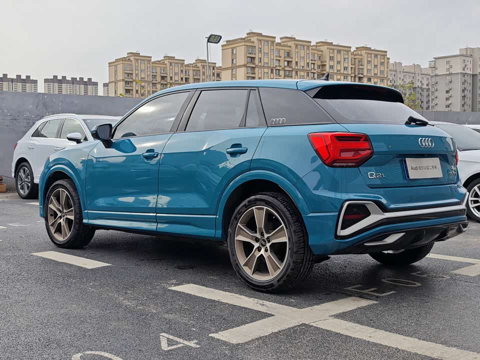 Audi Q2L