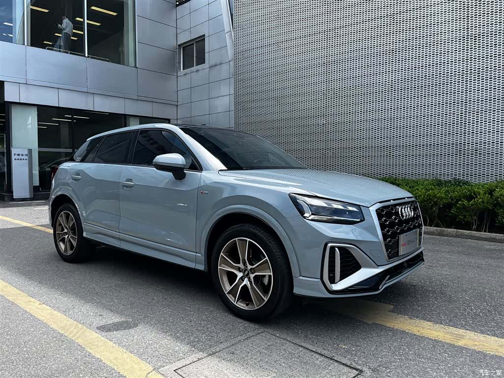 Audi Q2L, 2024 3