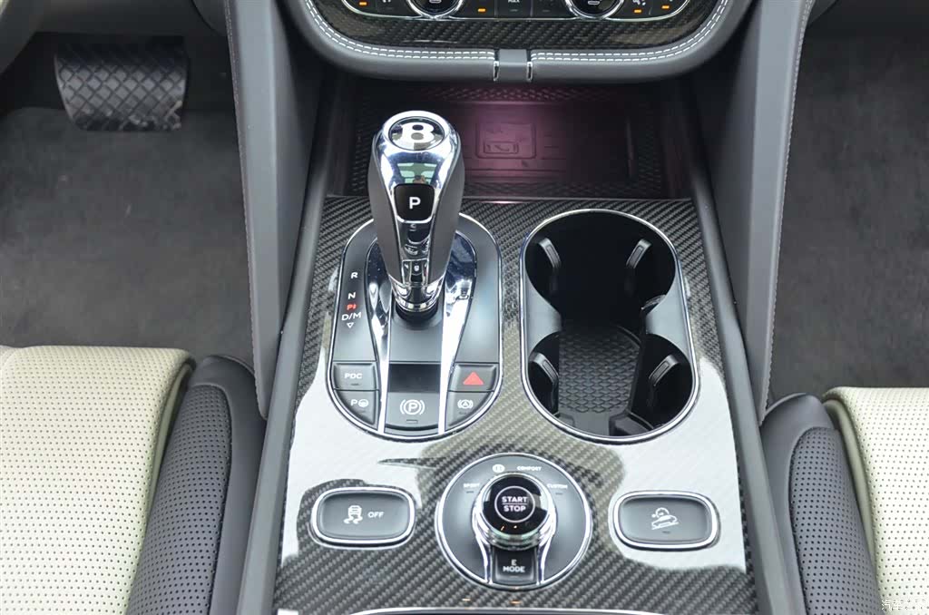 Bentley Bentayga, 2024 9