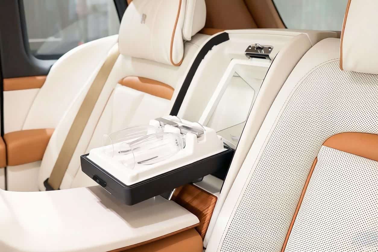 Rolls-Royce Cullinan, 2020 15