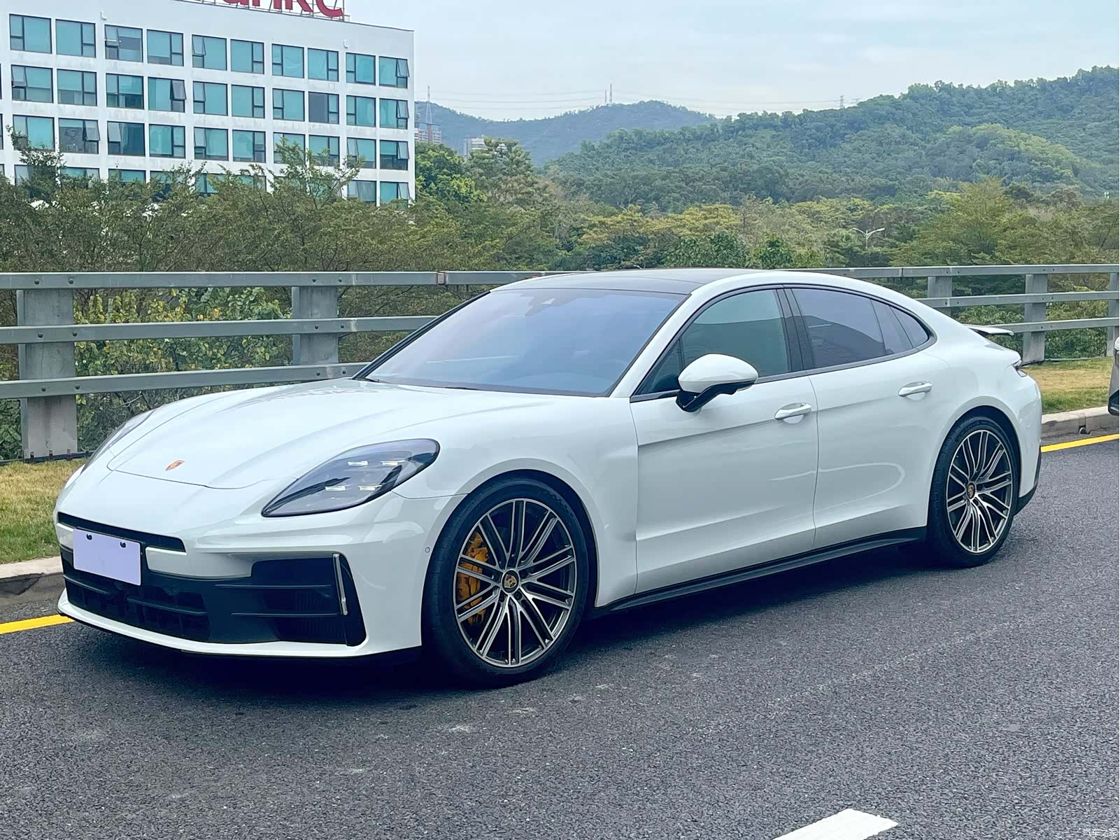 Porsche Panamera, 2024 1