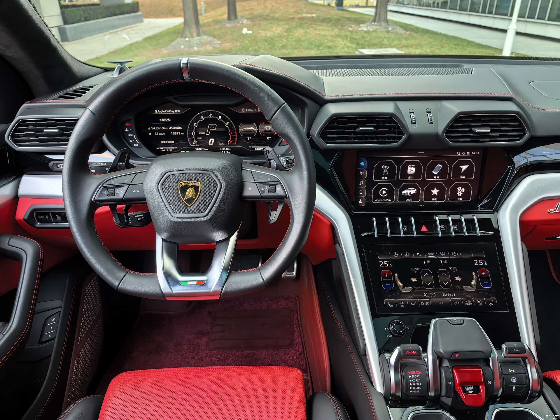 Lamborghini Urus, 2023 16