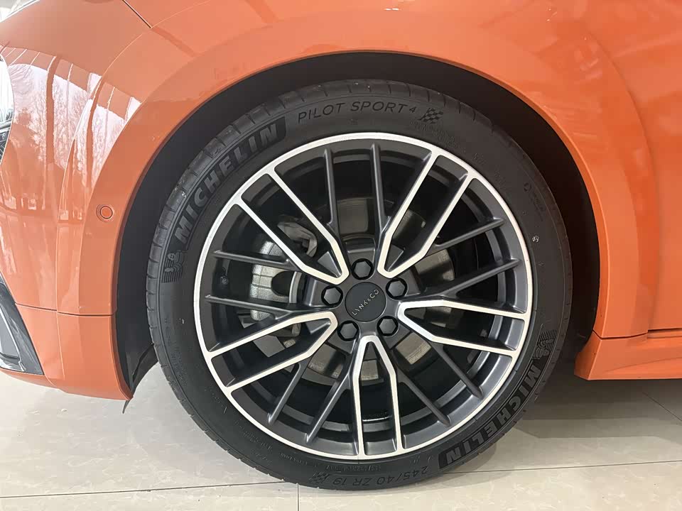 Lynk & Co 02 Hatchback