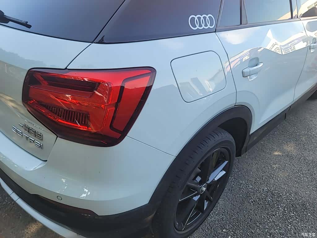 Audi Q2L, 2021 8