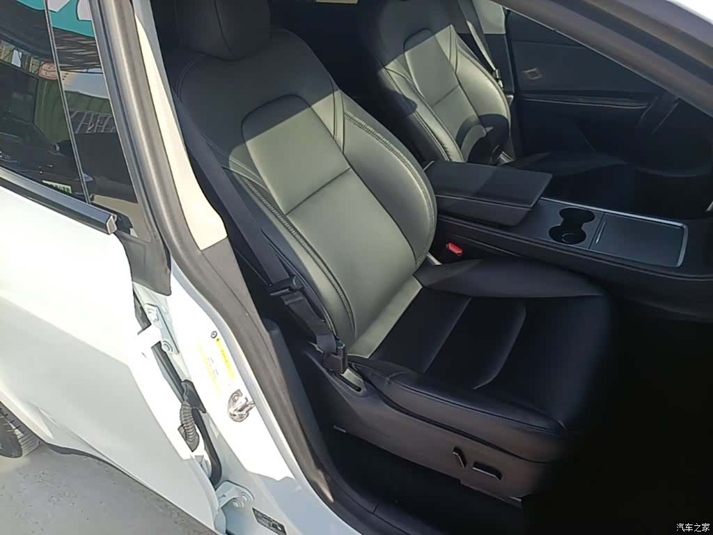 Tesla Model Y, 2022 25