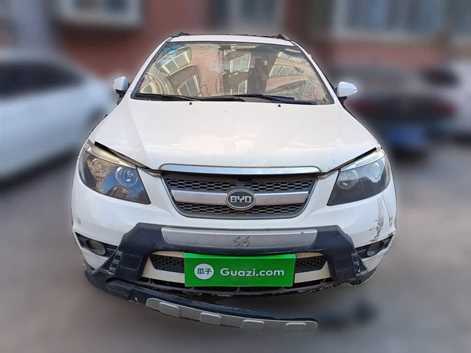 BYD S6