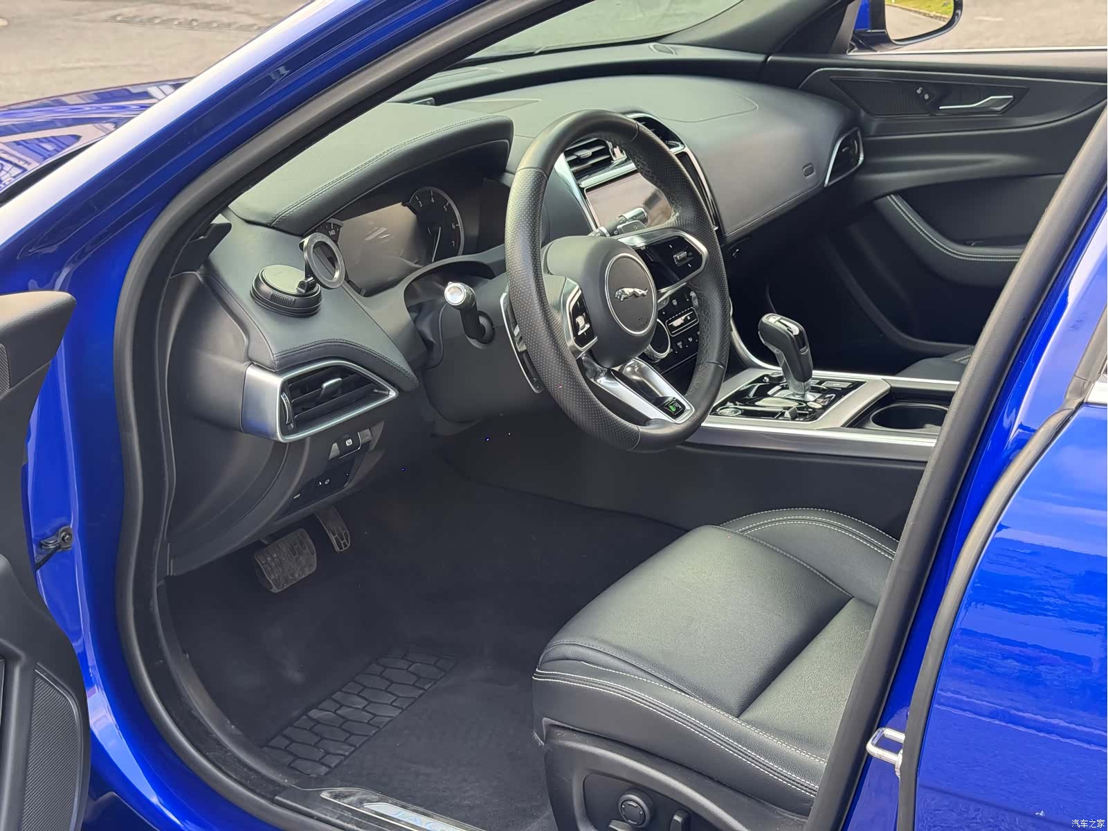 Land Rover XEL, 2021 9