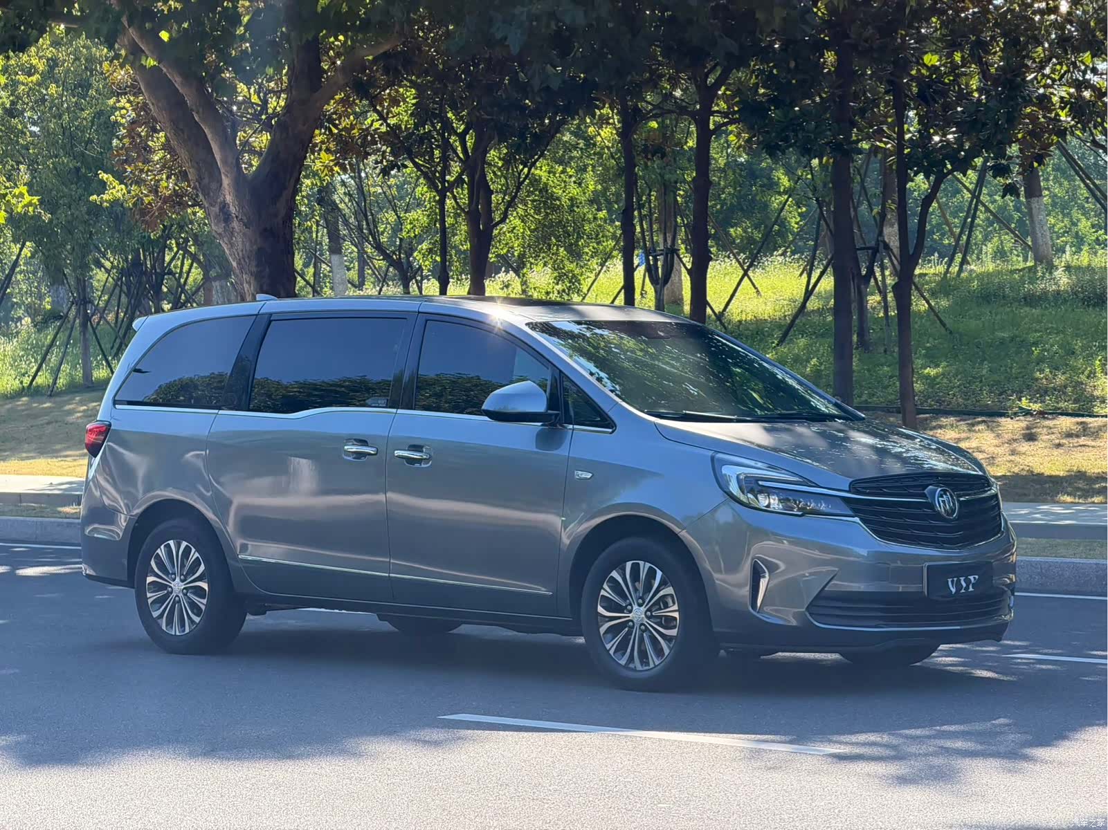 Buick GL8, 2020 3