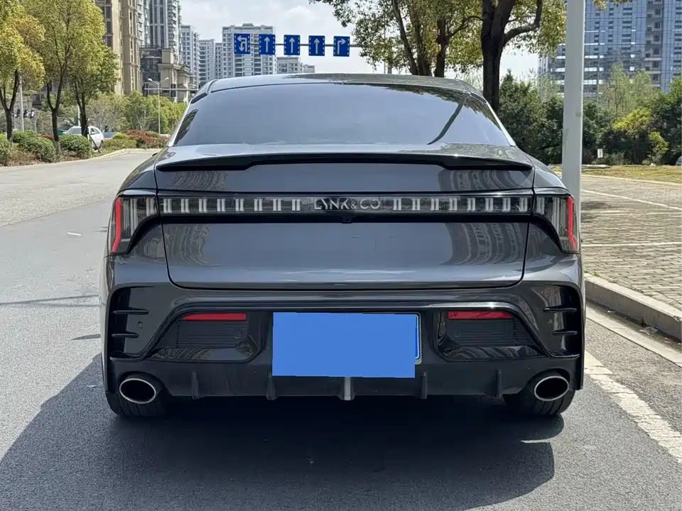 Lynk & Co 03