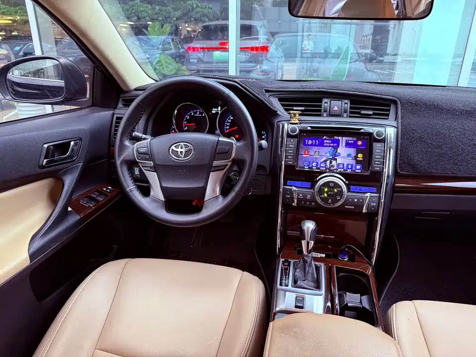 Toyota Reiz