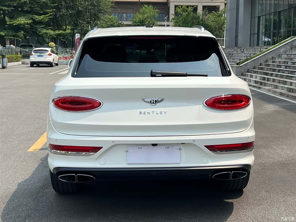 Bentley Bentayga, 2022 все фото