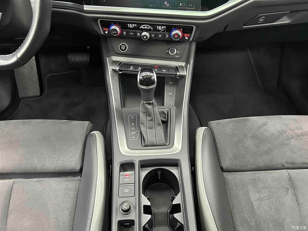 Audi Q3, 2022 все фото