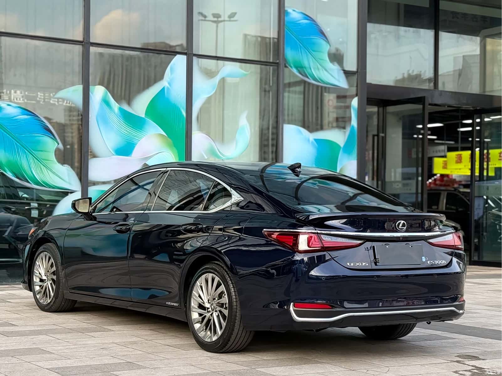 Lexus ES, 2019 4
