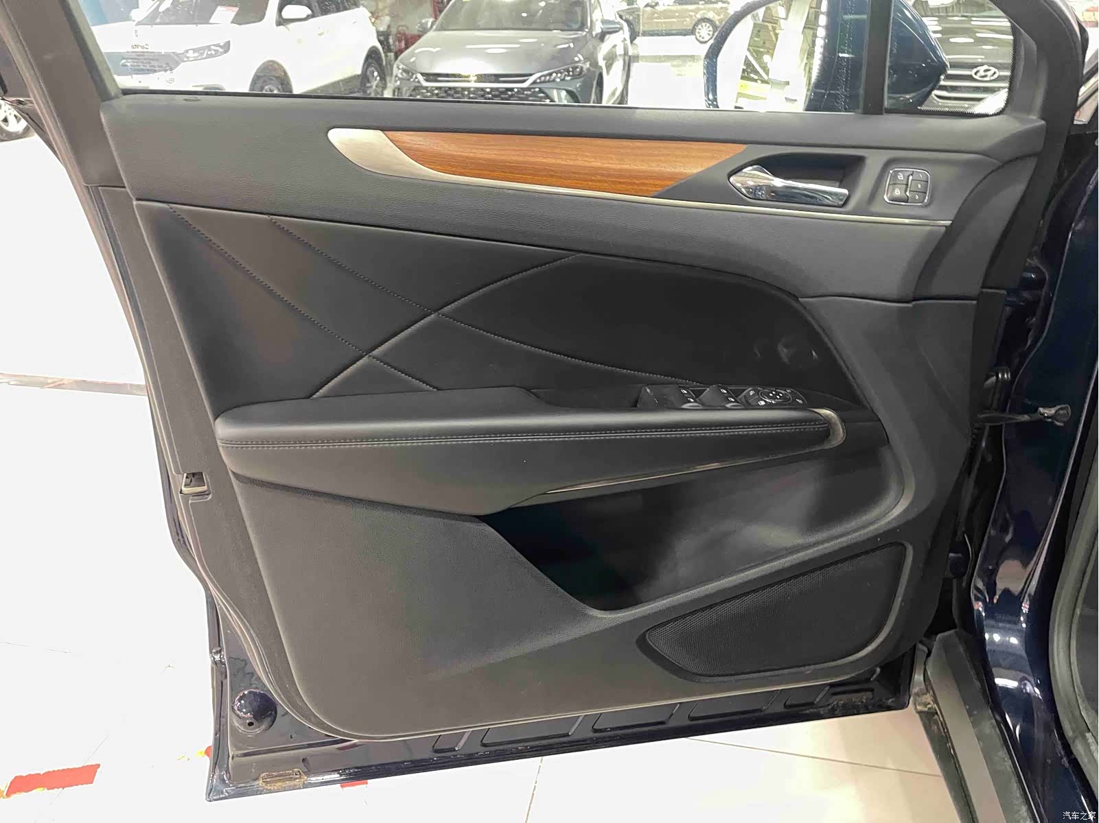 Lincoln MKC, 2017 12
