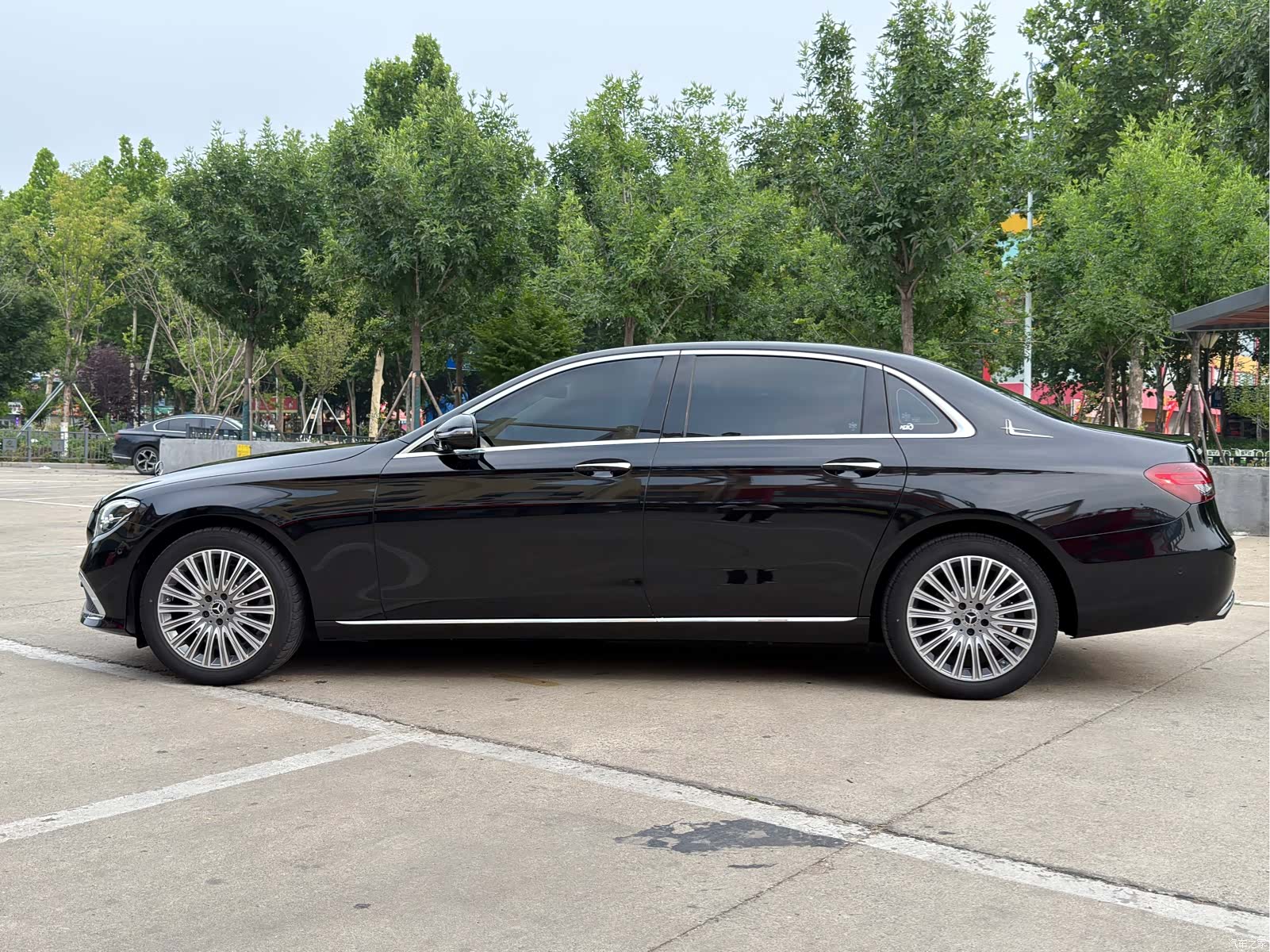 Mercedes-Benz E-Class, 2022 3