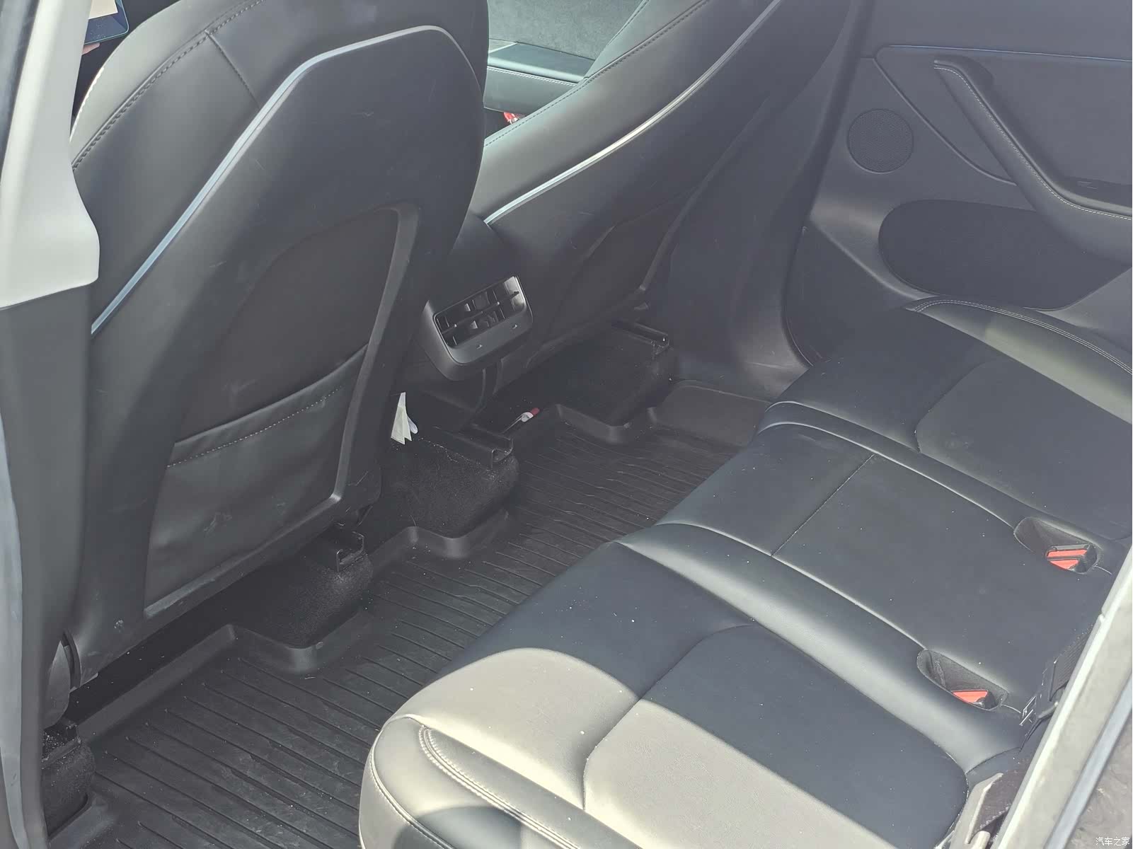 Tesla Model Y, 2023 10