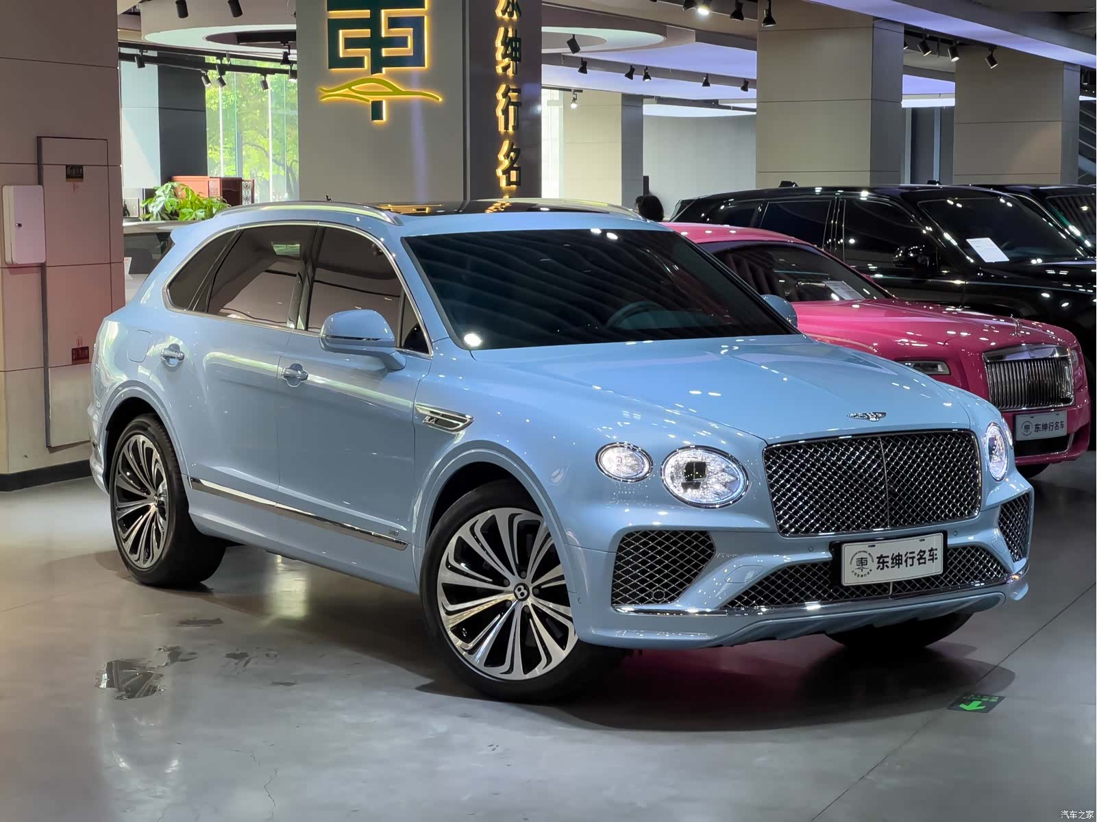 Bentley Bentayga, 2023 3