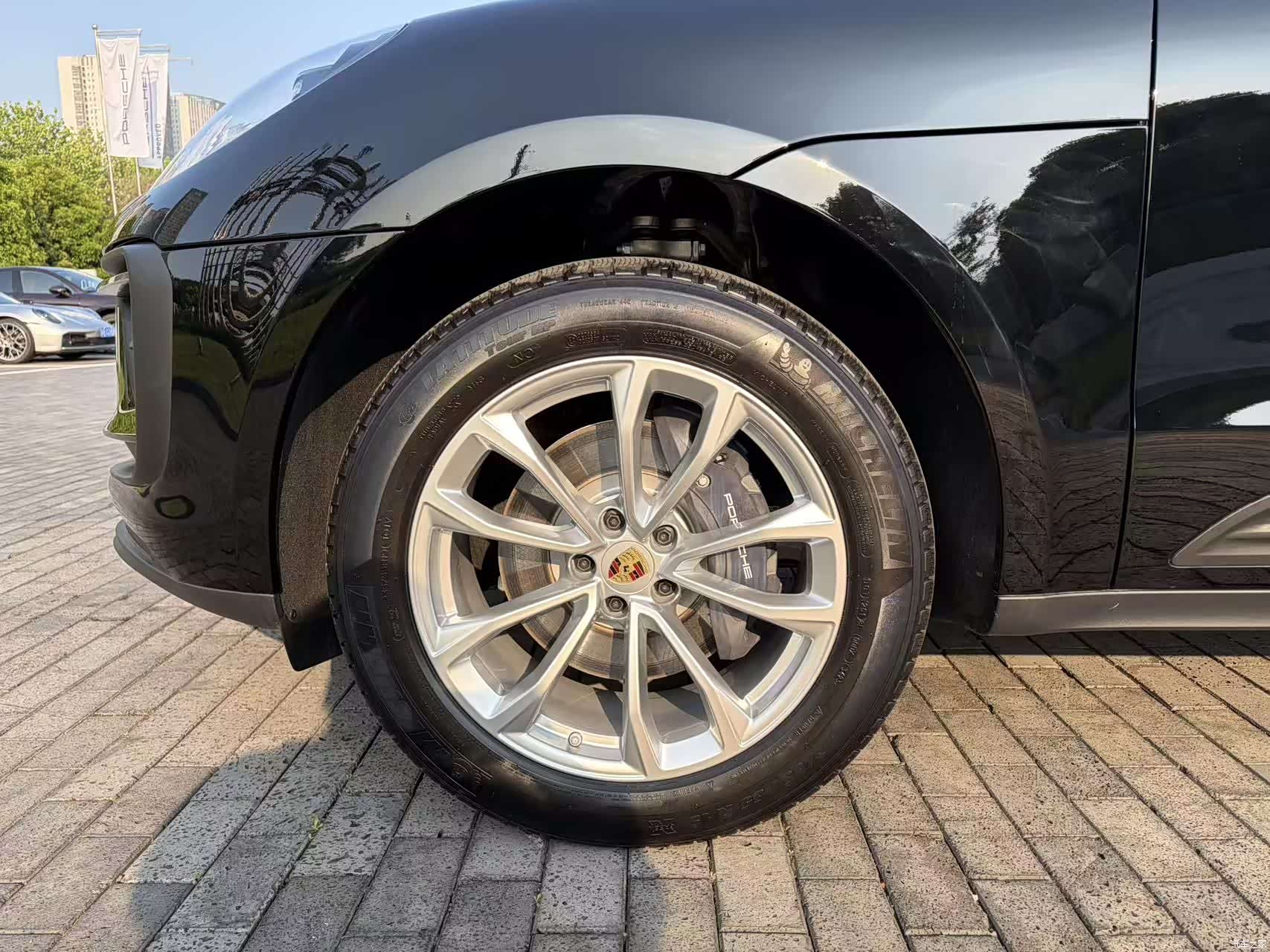 Porsche Macan, 1900 все фото