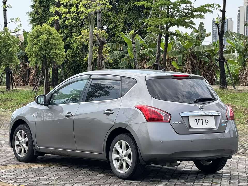 Nissan TIIDA
