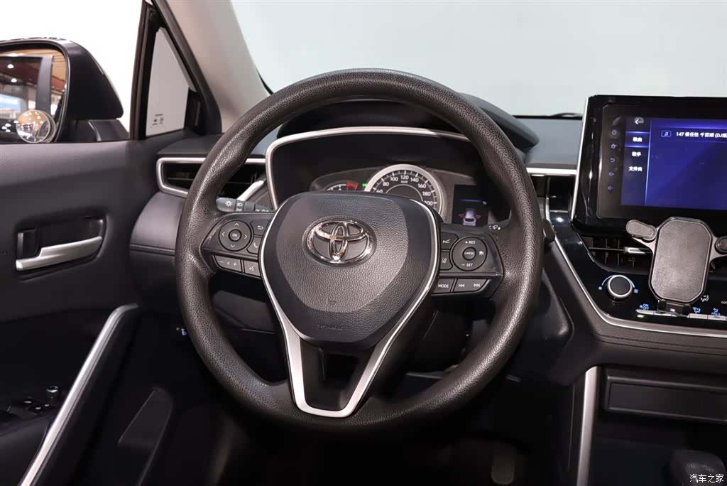 Toyota Frontlander, 2023 13