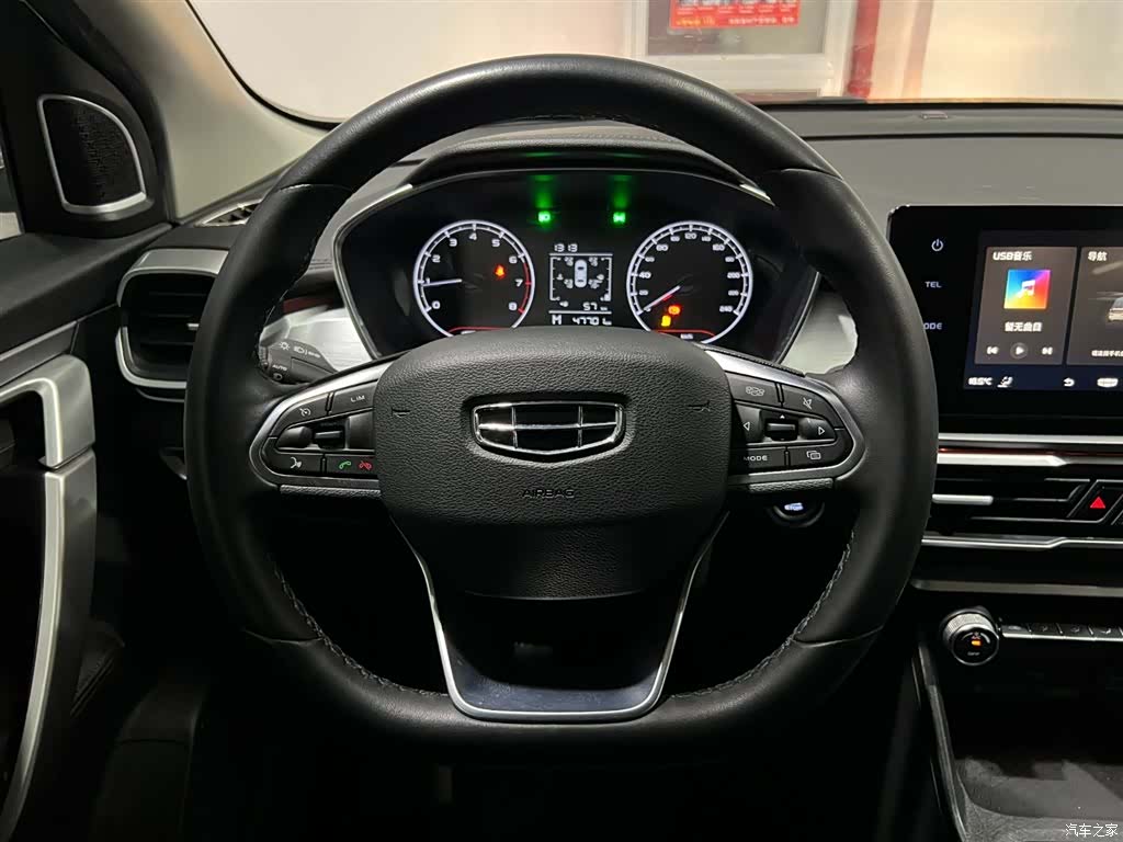 Geely Coolray, 2022 12