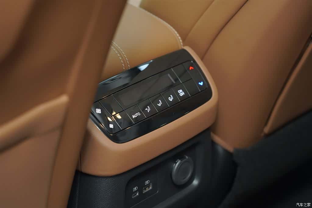 Infiniti QX60, 1900 14