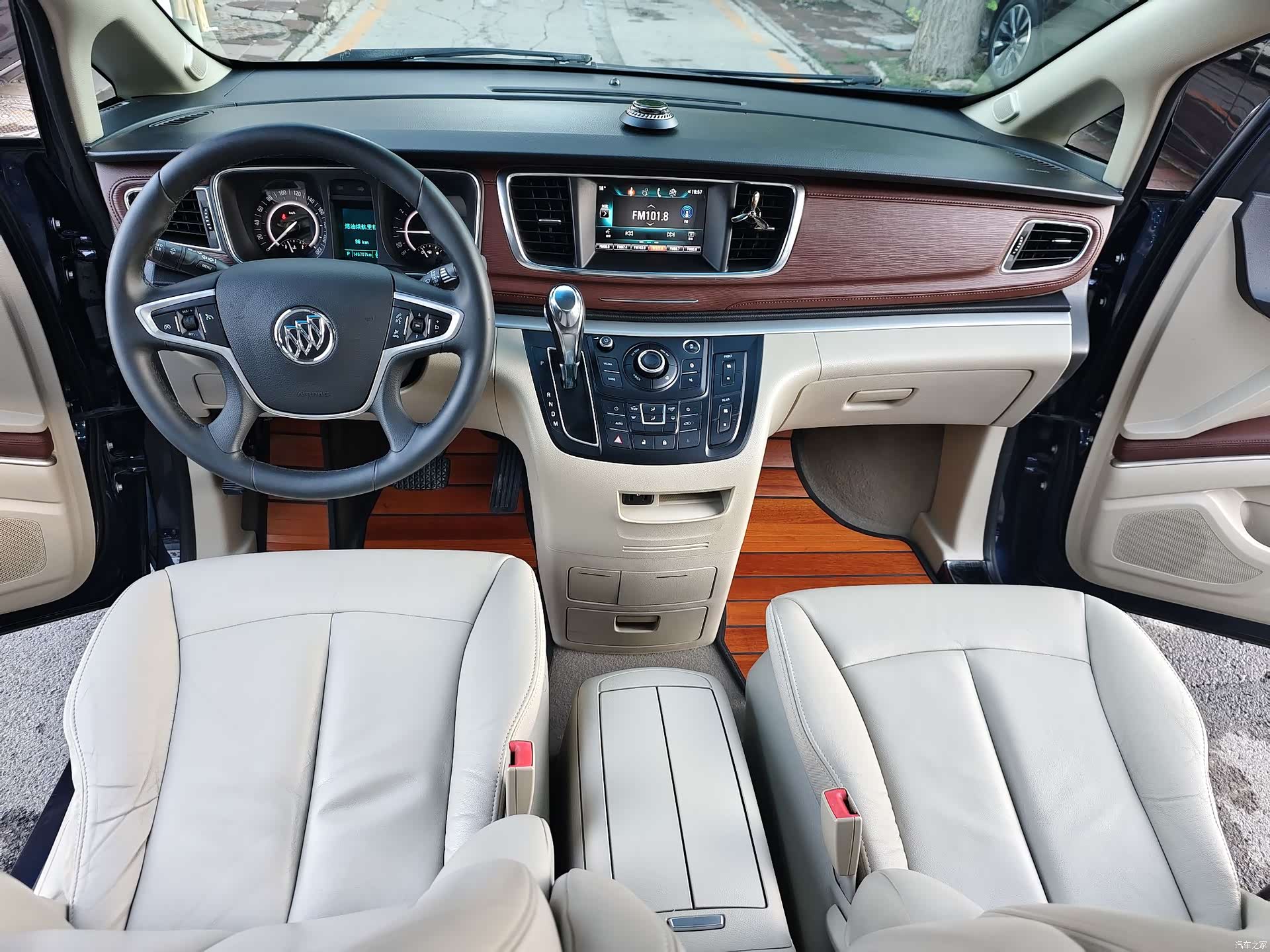 Buick GL8, 2017 10