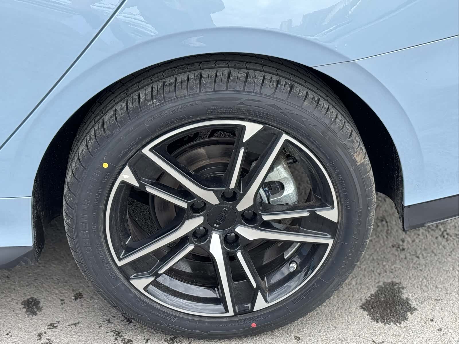 Geely Binray, 2026 11