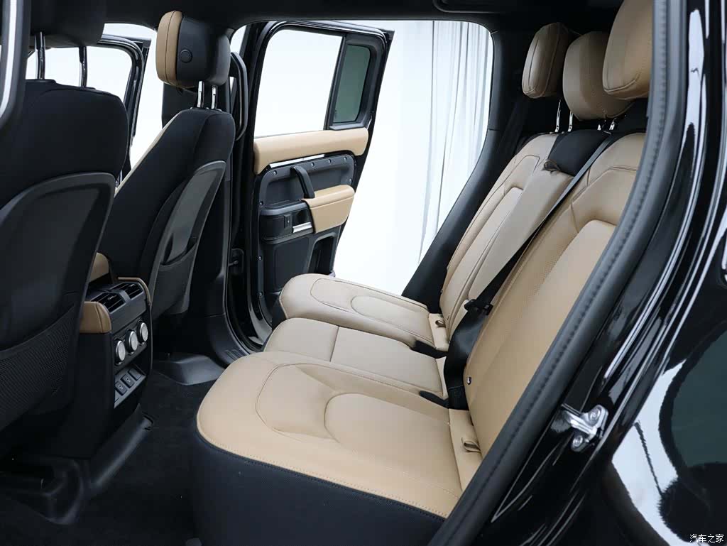 Land Rover Defender, 2024 6