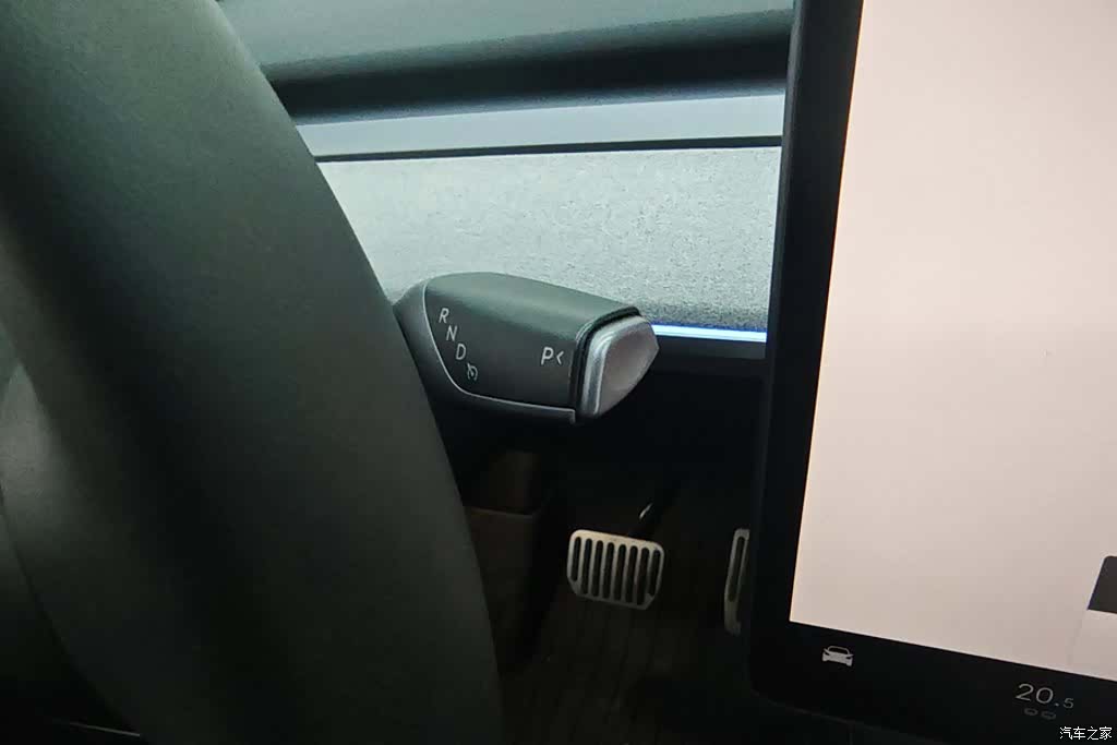 Tesla Model Y, 2023 16
